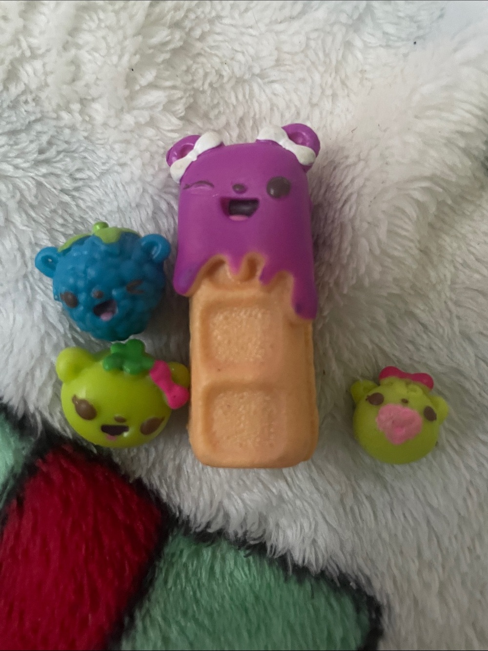 Baby num noms